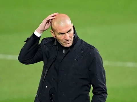 Zidane sẵn sàng trở lại "ghế nóng"