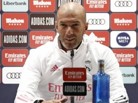 Zinedine Zidane nói thẳng về tương lai của mình và Sergio Ramos