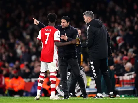 Arteta nhắc nhở về M.U giữa hiệp, châm ngòi để Arsenal hạ Wolves