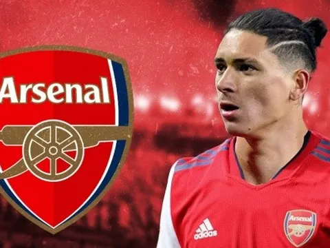 "Cậu ấy là số 9 hoàn hảo cho Arsenal, có bản năng giống Haaland"