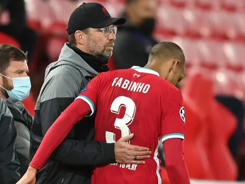CĐV Liverpool: "Chết tiệt! Mùa giải coi như đã vứt đi"