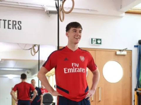 Vừa ra mắt Arsenal, Tierney đã phá tan kỷ lục của Aubameyang