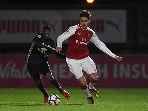 Giữa lúc Koscielny gây bão, Emery làm điều lạnh lùng với trung vệ trẻ