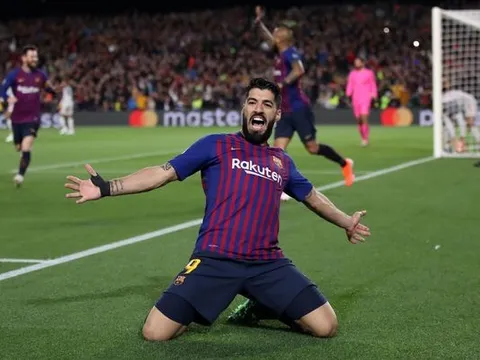 Vượt mặt huyền thoại Kubala, Suarez vinh dự khắc tên vào lịch sử Barca