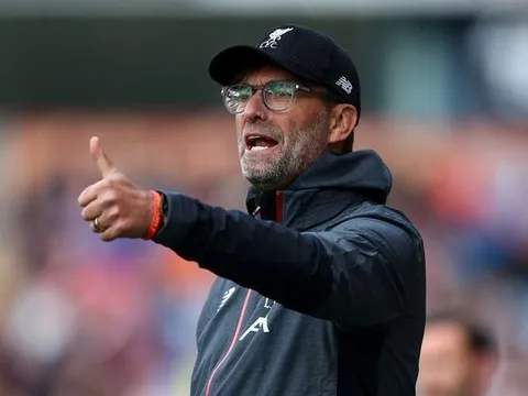 Thắng nhẹ nhàng, Klopp bất ngờ 'cà khịa' Arsenal lẫn Chelsea