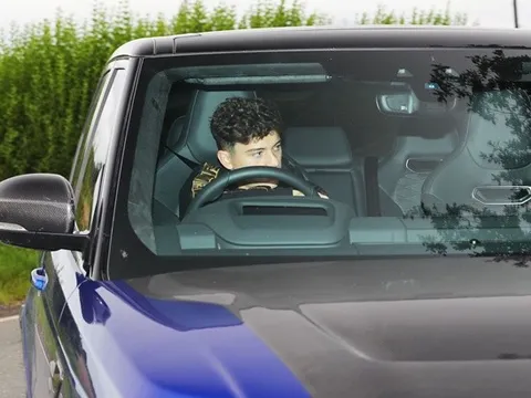 Sao Man Utd đến Carrington: Người lương tăng gấp đôi, 3 kẻ chung 1 xe