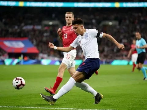 Bất ngờ! Rooney nói một lời, ngăn cản Jadon Sancho đến Man Utd