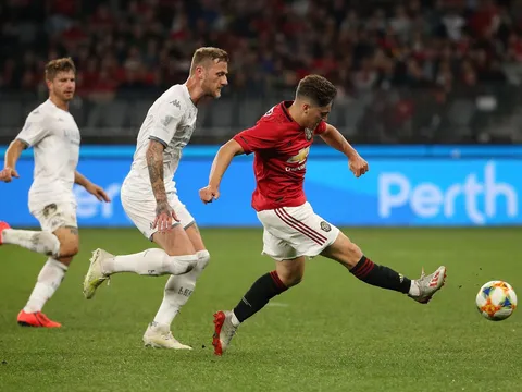 Daniel James gây sốt với pha bứt tốc như tia chớp