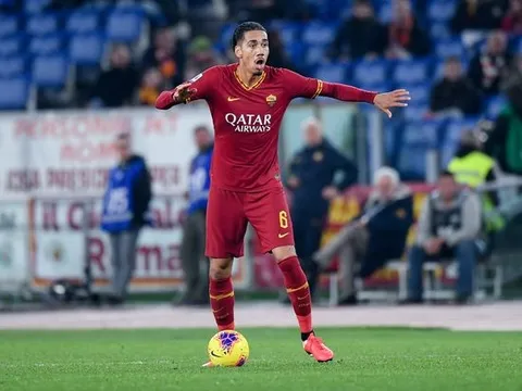 Roma không định mua Smalling, gửi đề nghị đến người của Mourinho