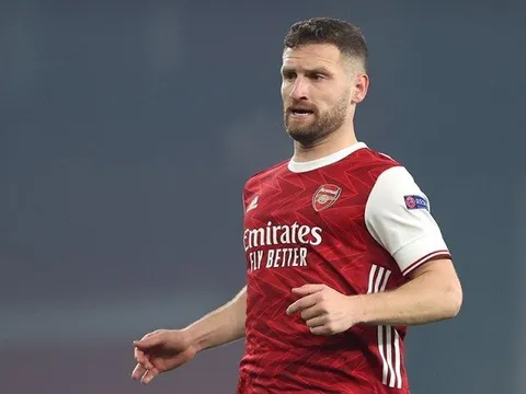 Mustafi sắp rời Arsenal, Paul Merson nói lời phũ phàng