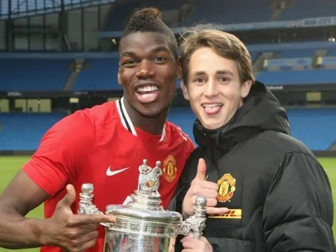 "Paul Pogba sẽ ở lại Man United"