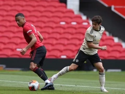 Sanchez vắng mặt, sân tập Man Utd bất ngờ có số 7 mới