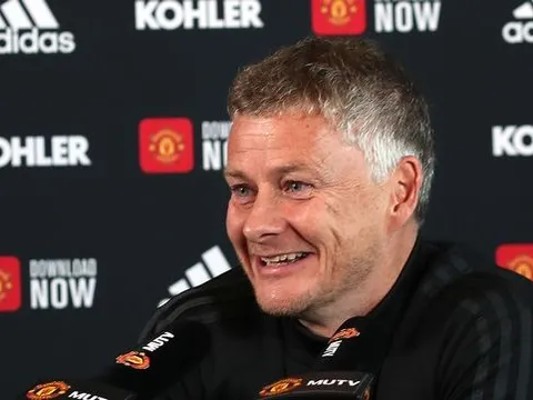 Jamie Carragher chỉ rõ điểm yếu chết người của Man Utd