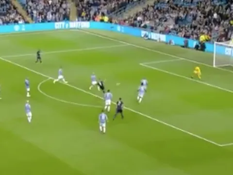 Fan Quỷ đỏ: "Đã giải nghệ, Van Persie vẫn hơn Marcus Rashford"