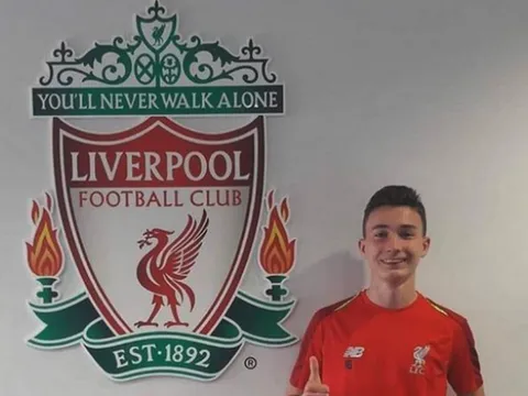 Tân binh trẻ lần đầu xuất hiện trên sân tập Liverpool