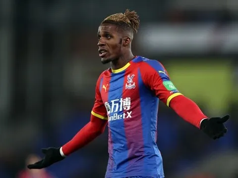 'Chelsea đang xem xét chiêu mộ Wilfried Zaha'