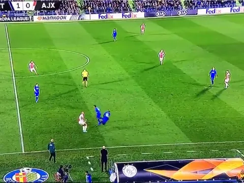 Neymar lộ vẻ mặt đau đớn khi trở lại PSG