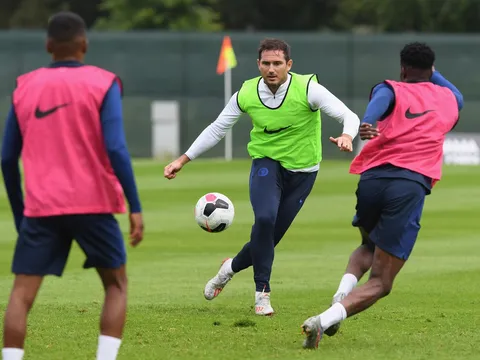 Arsenal tiếp tục gây thất vọng bằng trận hòa trước đội bóng cũ của Nicolas Pepe