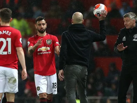 10 khoảnh khắc đáng nhớ nhất Premier League 2019/20: Pep 'bẽ mặt' tại Old Trafford; Van Dijk làm lu mờ Maguire