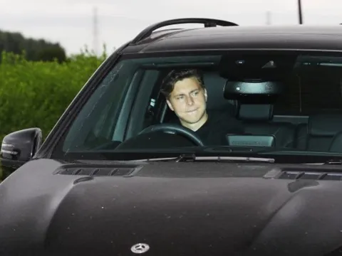 Đi xem chung kết Wimbledon, sao Chelsea gây vấn đề vì mái tóc quá dị