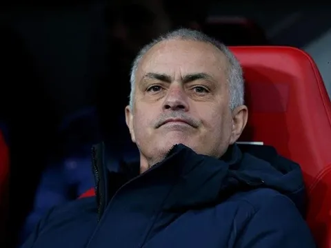 CĐV Man Utd ủng hộ Real đánh bại Barca để có được Neymar