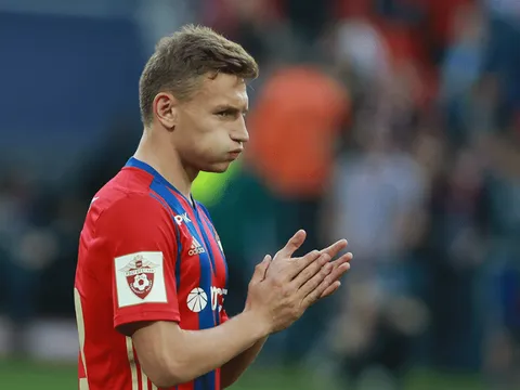 Vụ "cánh chim lạ" Đông Âu: Man Utd "cướp" đi chờ chi!