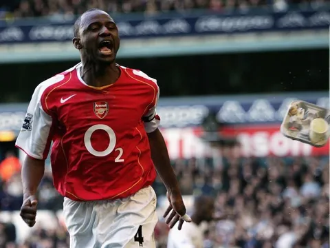 Thà để Sokratis đá hậu vệ, Arteta quyết không tin "sao mai" vì 1 điều