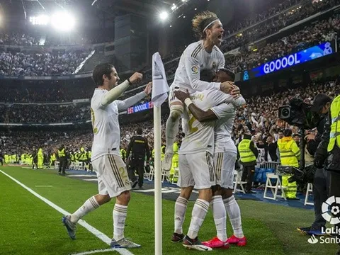 Barca lục đục nội bộ, Messi “bật” HLV trong phòng thay đồ