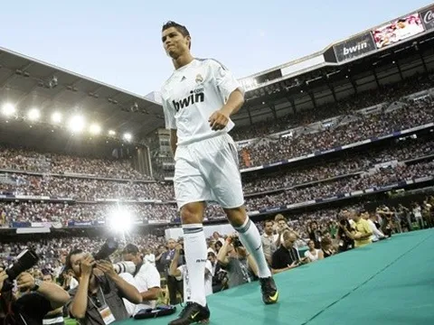 Anh nới lỏng giãn cách xã hội, các khán giả sắp được trở lại sân