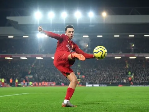 Đội hình 'MOTM' Châu Âu: Có Ronaldo & Messi; Cú sốc Premier League