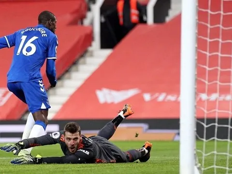 Mắc 2 sai lầm nghiêm trọng, De Gea bị chỉ trích thậm tệ