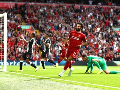 '1 cú giật gót ảo diệu từ Firmino'