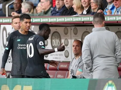 Mane gây lộn Salah, Firmino làm điều khó ngờ trong đường hầm