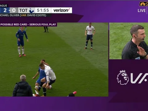 '1 pha va chạm kinh hoàng. Azpilicueta có thể bị gãy chân'