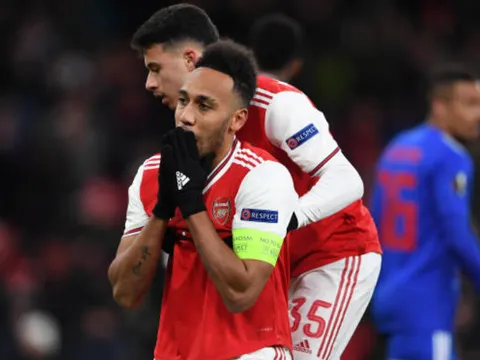 Hình ảnh đáng thương của Aubameyang trước Olympiakos