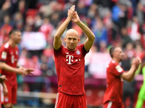 Công Phượng ngồi ngoài, nhìn các đồng đội bất lực trước Antwerp