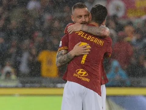 "Cầu thủ Man Utd đó trông giống như một người khác vậy"