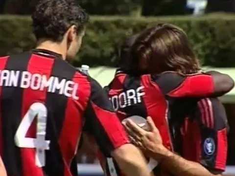 Bị quản thúc, Ronaldinho vẫn làm điều khó tin