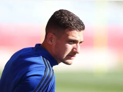 Sao Man Utd phản ứng khó tin khi gặp nhà báo tung tin rời Old Trafford