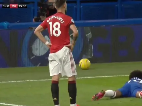10 hình ảnh gây lú lẫn tại Premier League 2019/20: Fernandes 'chán chẳng buồn nói'