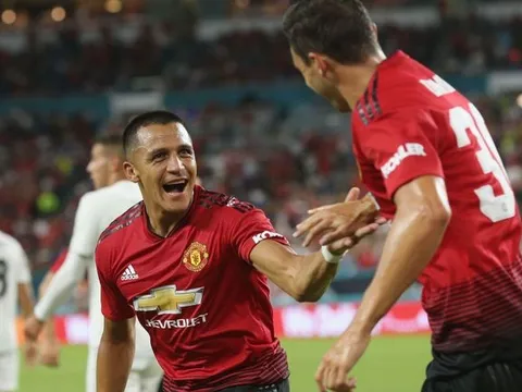 10 hợp đồng tài trợ áo đấu khủng nhất: Premier League chiếm trọn