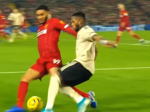 10 khoảnh khắc cực chất của Fred mùa này: Thánh 'nutmeg'!