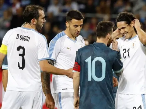 10 lần Messi đánh mất lý trí trên sân cỏ: Suýt 'choảng' Cavani