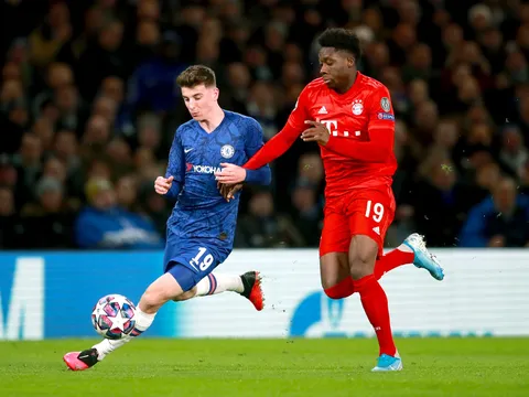 10 thống kê 'kinh dị' về Alphonso Davies - 'kẻ bán hành' cho Chelsea