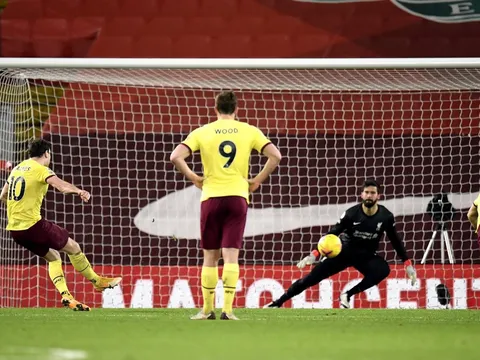 10 thống kê Liverpool 0-1 Burnley: Siêu tệ hại, cú sốc tại Anfield!