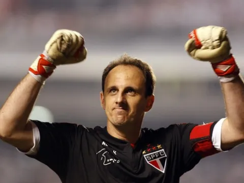 10 thủ môn ghi bàn nhiều nhất thế giới: Choáng với con số của người đứng đầu