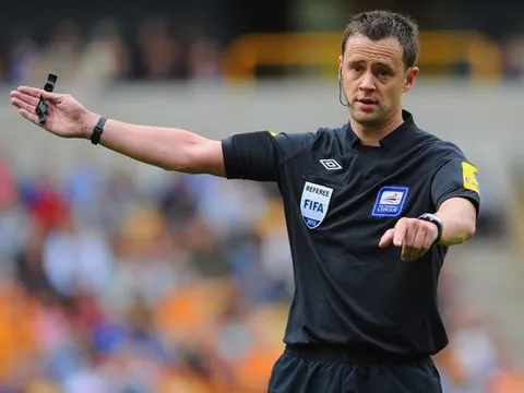 10 tình huống trọng tài trở thành tâm điểm trận đấu: đá cầu thủ, 7 phút đuổi 4 người