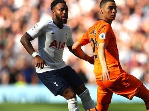 'Anh ta bị bắt quả tang đang ngủ trưa ở bàn thua đầu tiên'