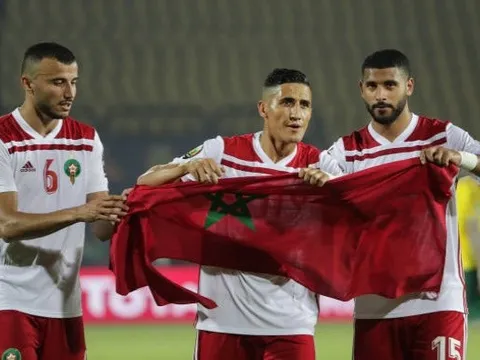 Kịch tính vỡ òa phút cuối, Morocco hạ gục Nam Phi giành vé đi tiếp