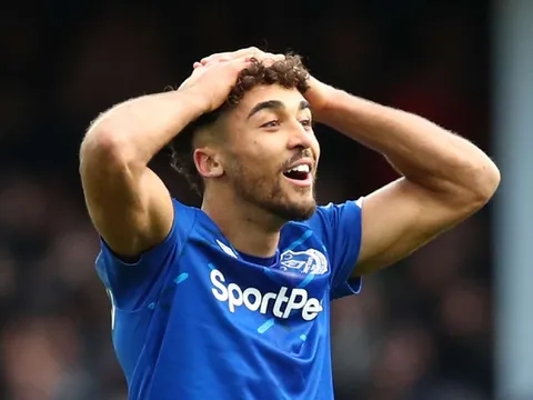 Sao Everton lên tiếng về bàn thắng bị khước từ vào lưới Man Utd